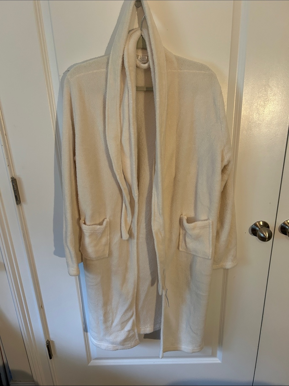 Cozy Ulta Hooded Bathrobe in Off White
